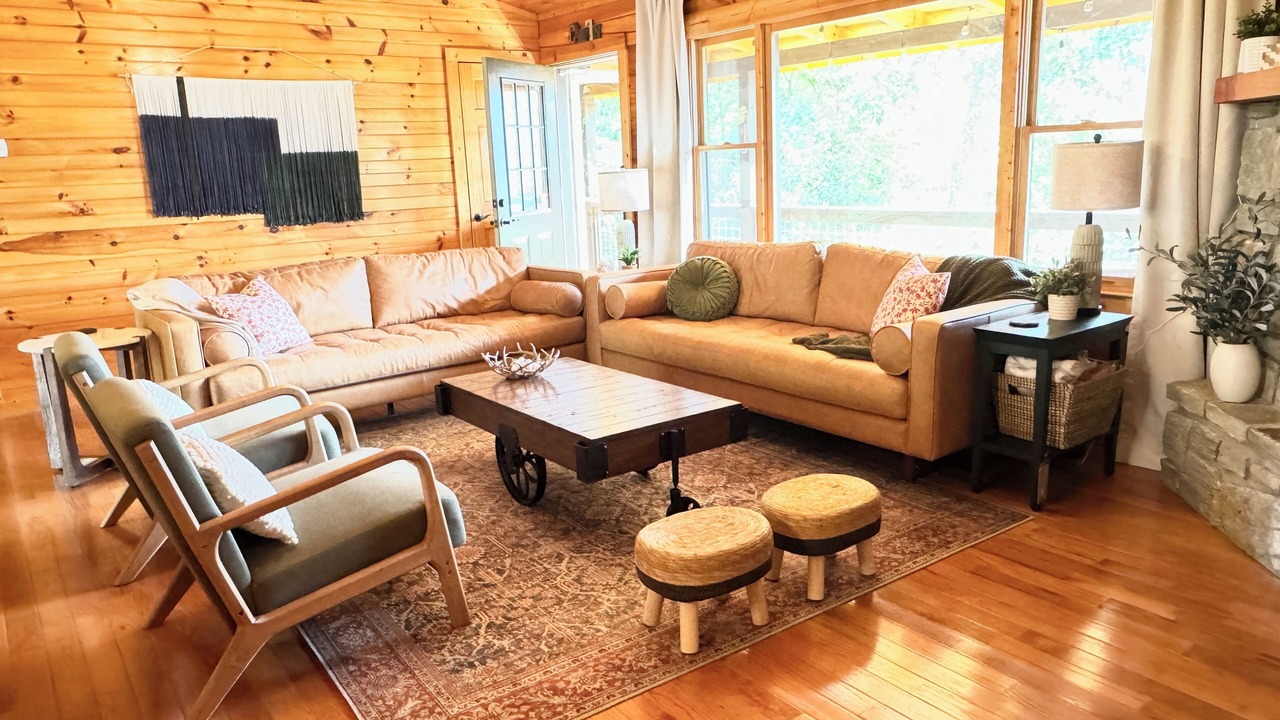 Photo of Livingroom in Cranberry Falls