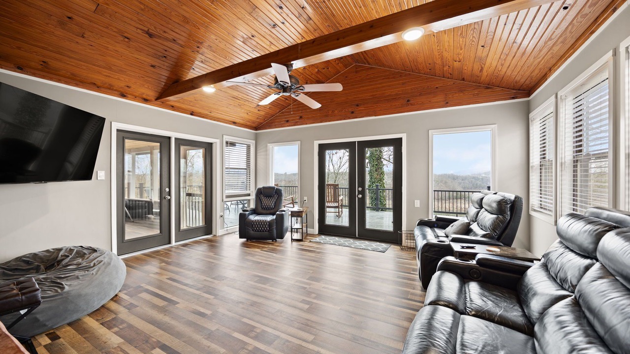 Photo of Livingroom in Bronston