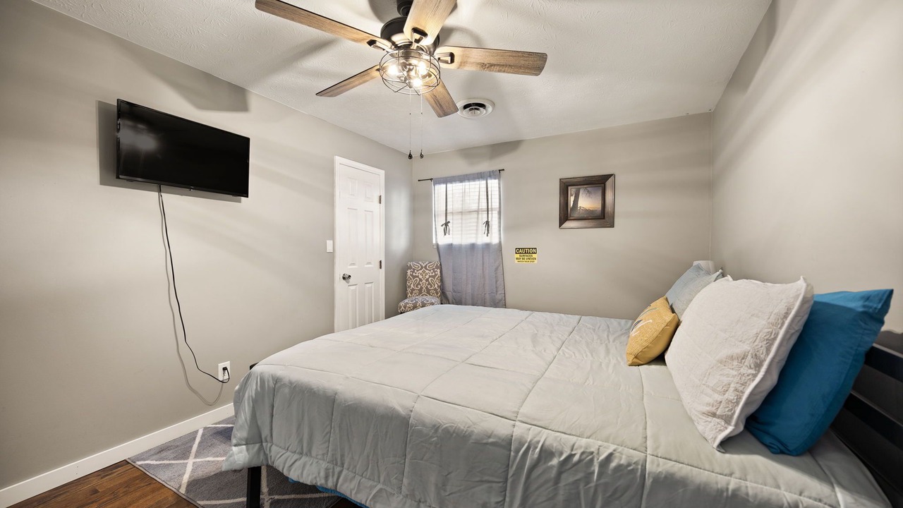 Photo of Bedroom in Bronston