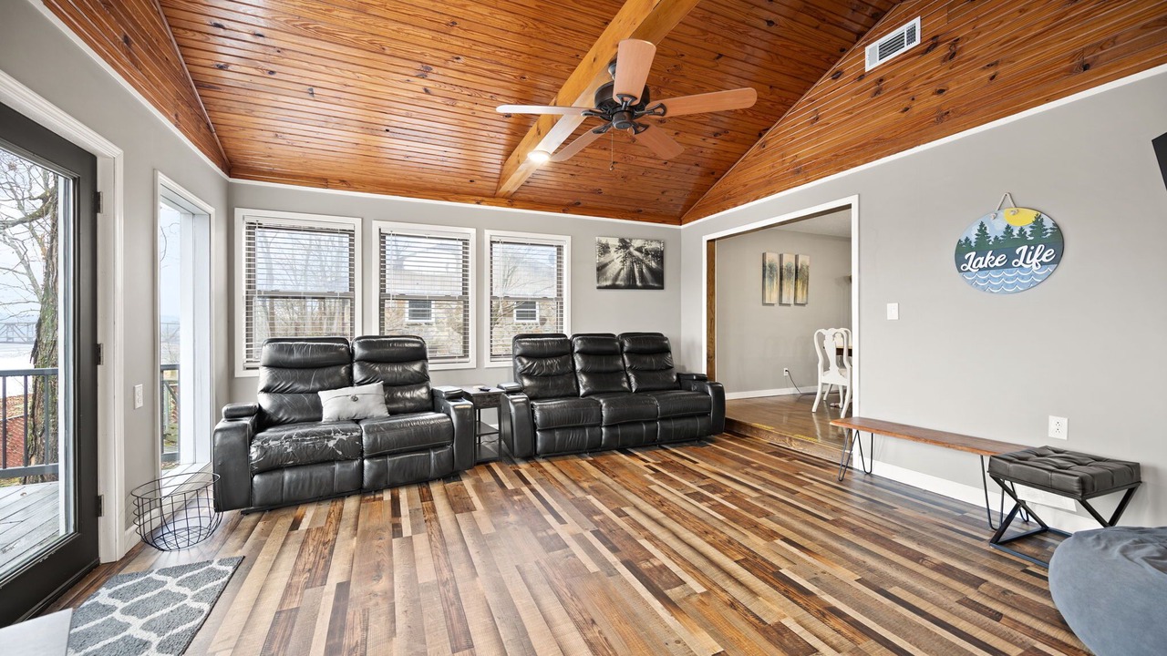 Photo of Livingroom in Bronston
