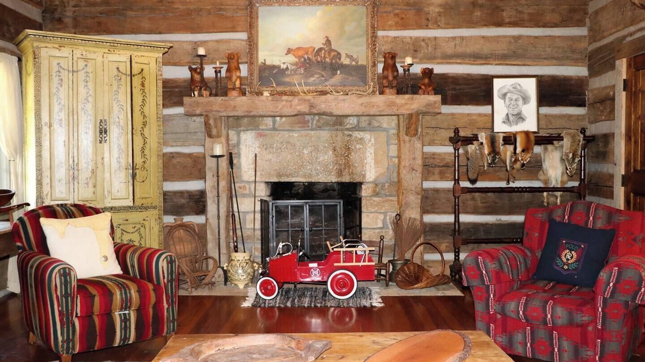 Photo of Livingroom in Pittsburg