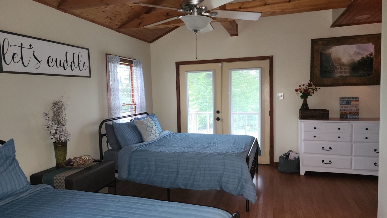 Photo of Bedroom in Newcomb