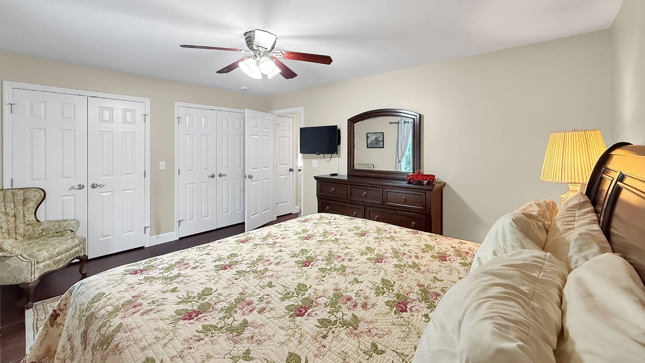 Photo of Bedroom in Flintstone