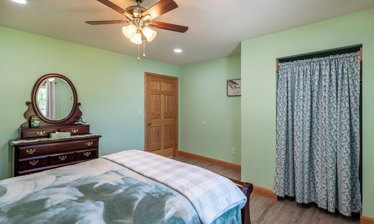 Photo of Bedroom in Lake