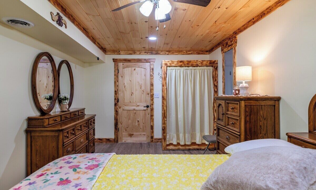 Photo of Bedroom in Lake