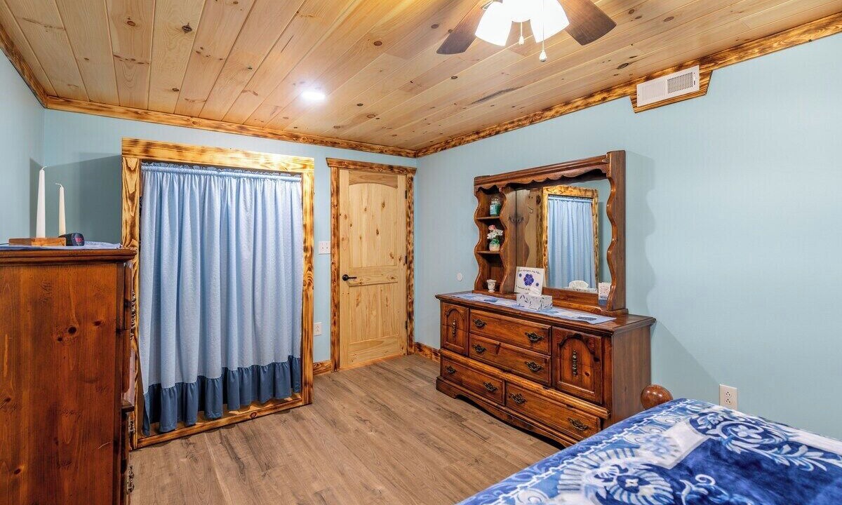 Photo of Bedroom in Lake