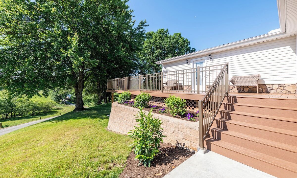Photo of Patio Balcony in Lake