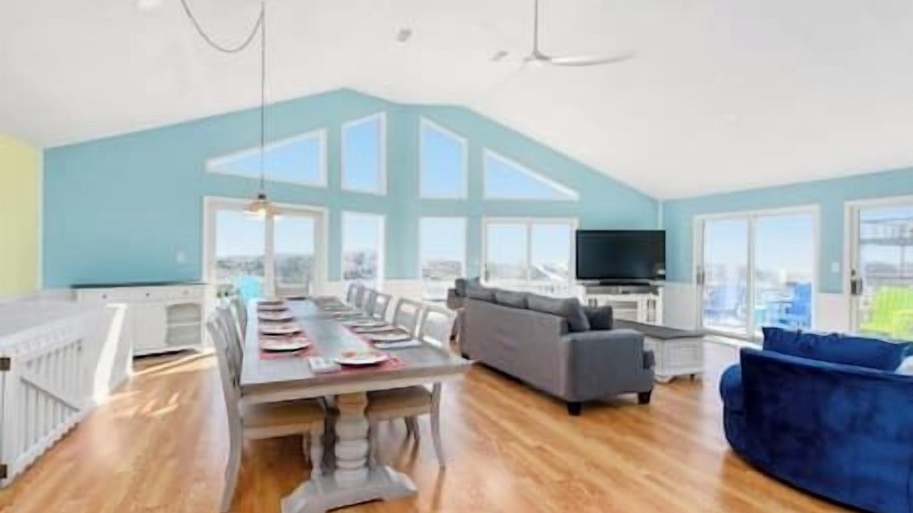 Photo of Livingroom in Waves