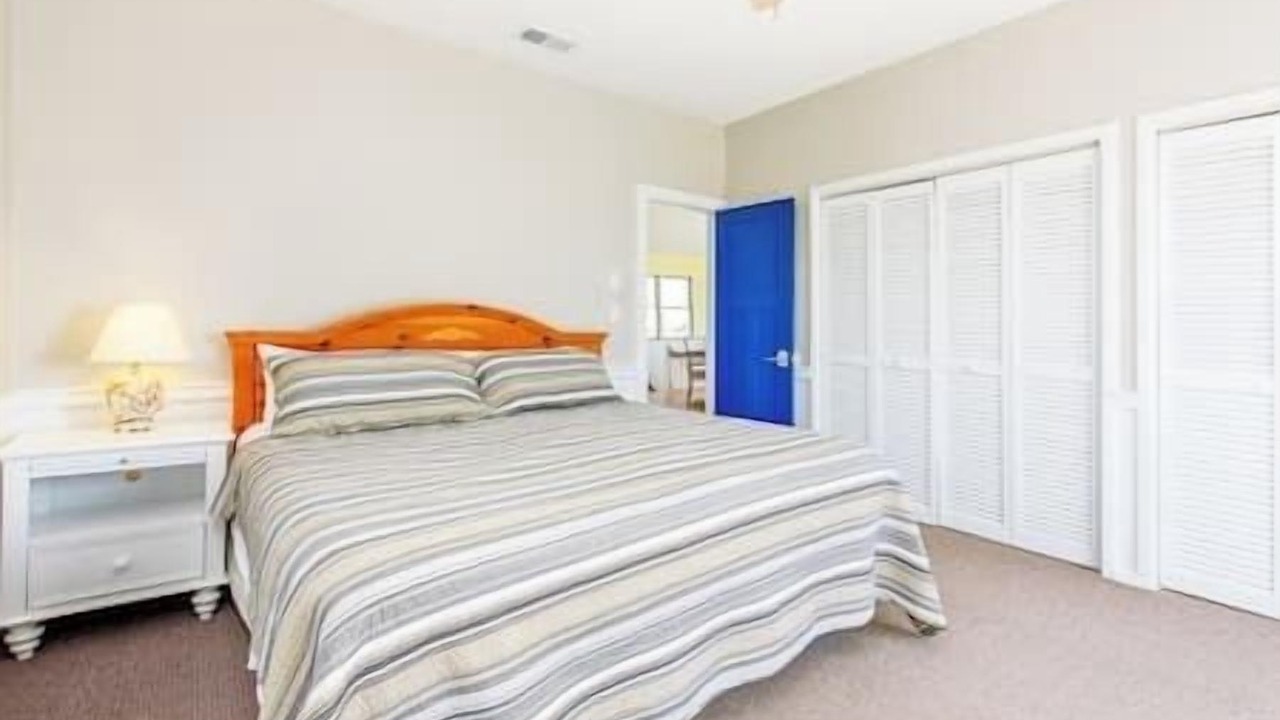 Photo of Bedroom in Waves