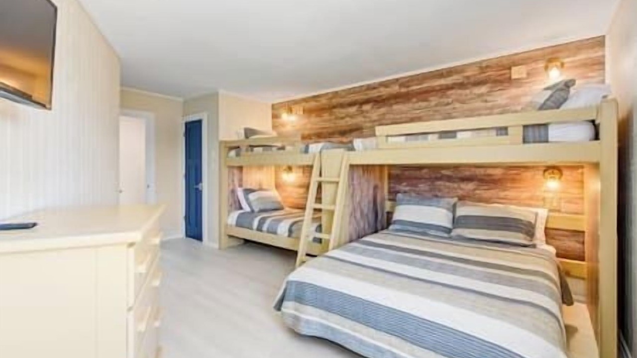 Photo of Bedroom in Waves