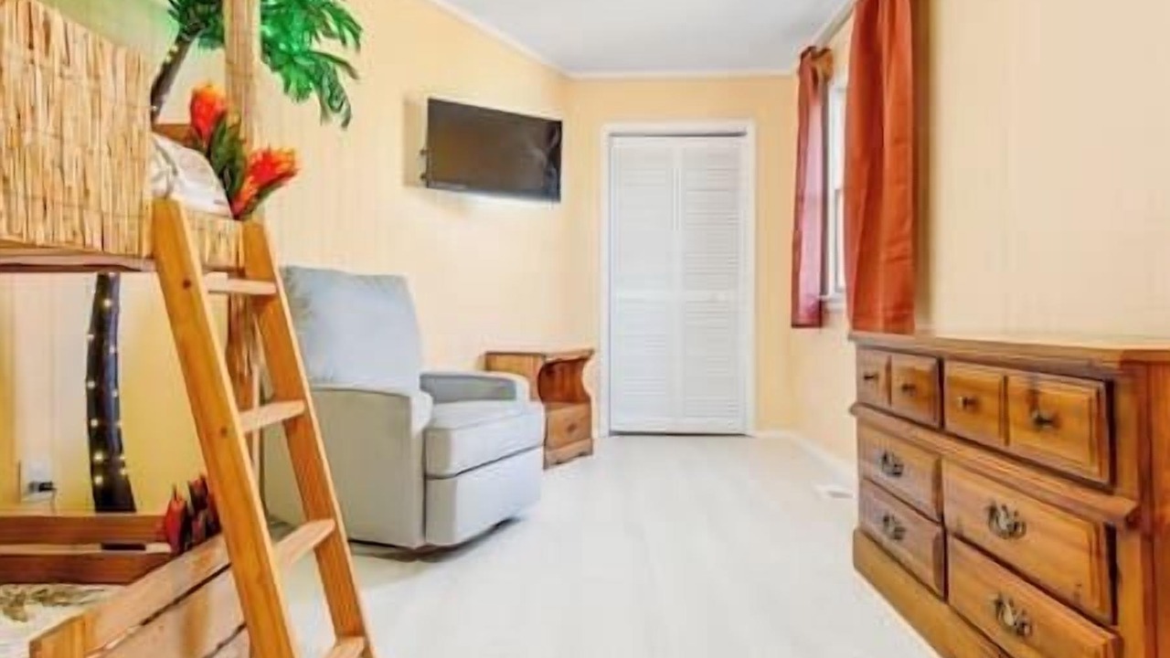 Photo of Livingroom in Waves