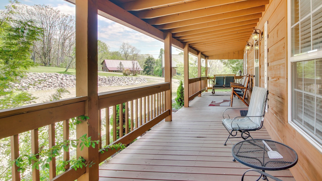 Photo of Patio Balcony in Byrdstown