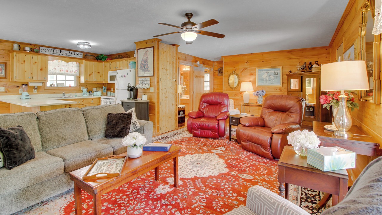 Photo of Livingroom in Byrdstown