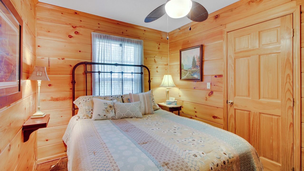 Photo of Bedroom in Byrdstown