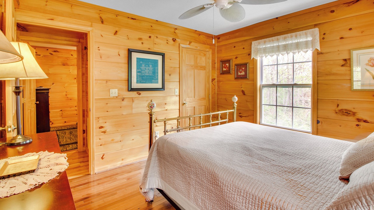 Photo of Bedroom in Byrdstown