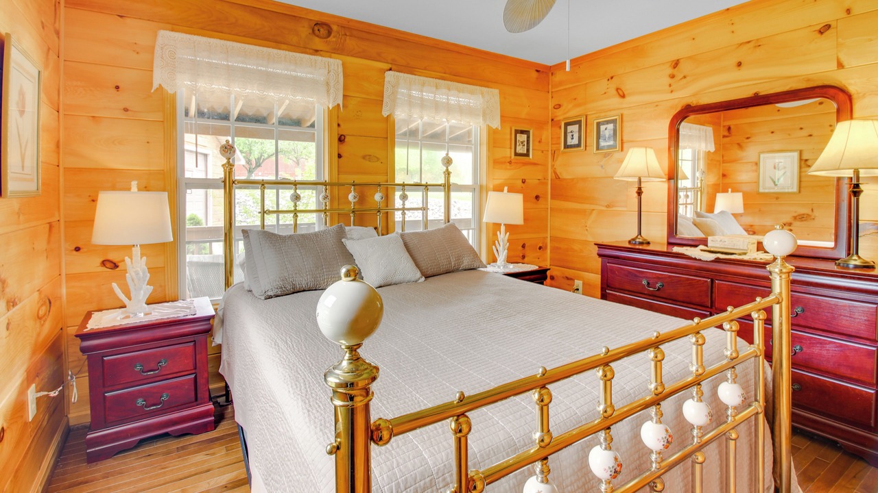 Photo of Bedroom in Byrdstown