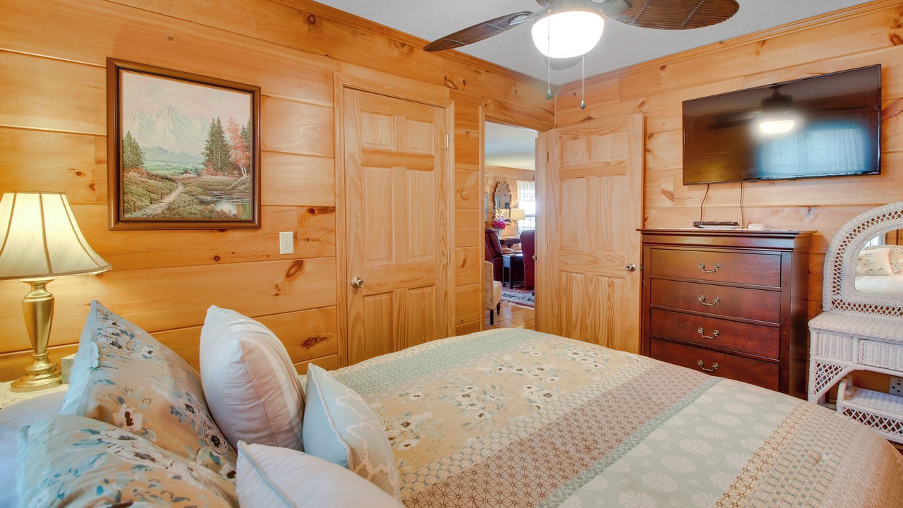 Photo of Bedroom in Byrdstown