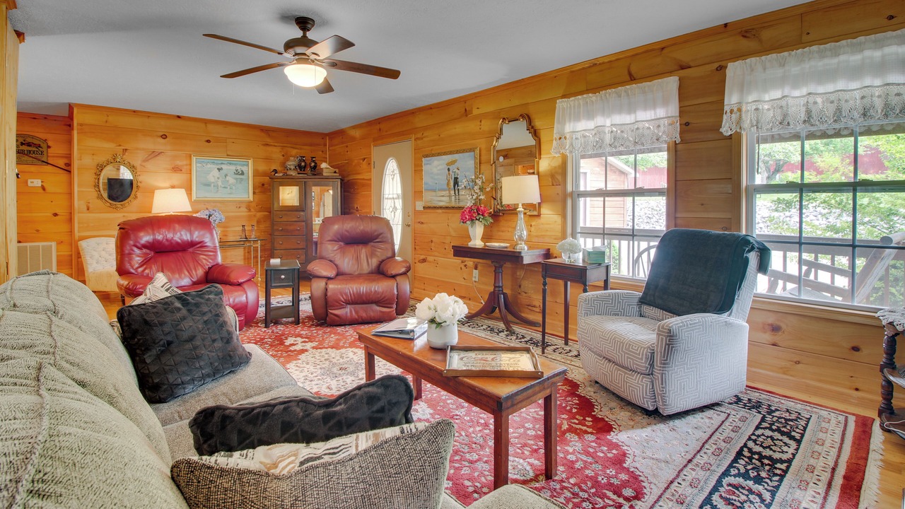 Photo of Bedroom in Byrdstown