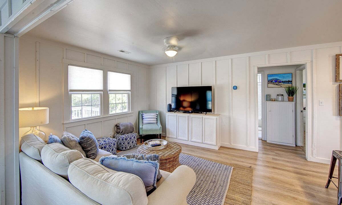 Photo of Livingroom in Avon