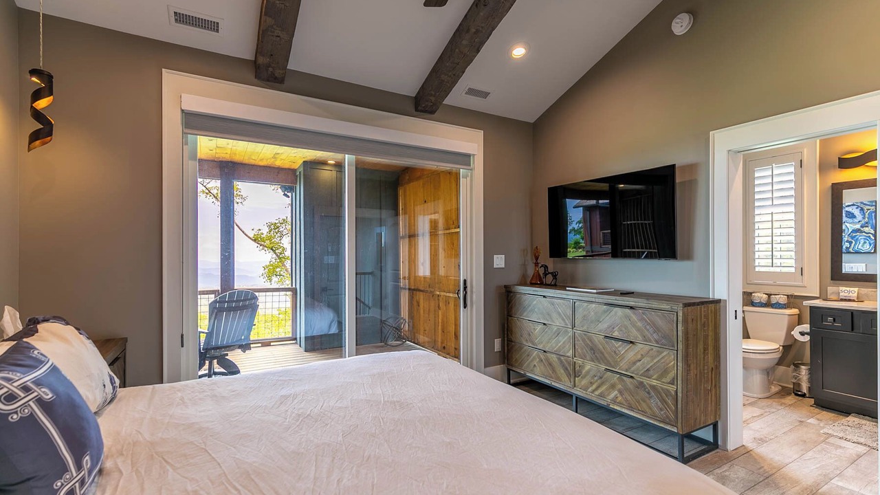 Photo of Bedroom in Lenoir