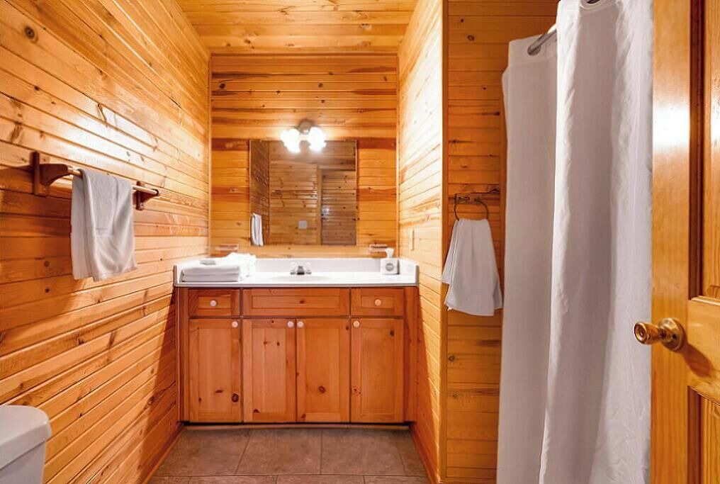 Photo of Bathroom in Byrdstown