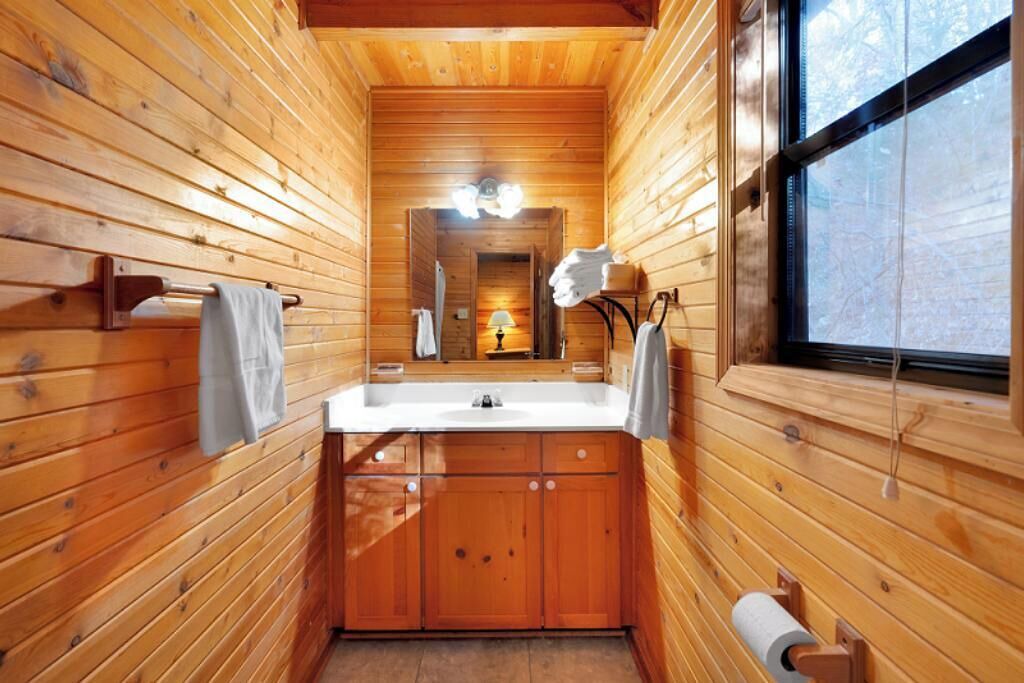 Photo of Bathroom in Byrdstown