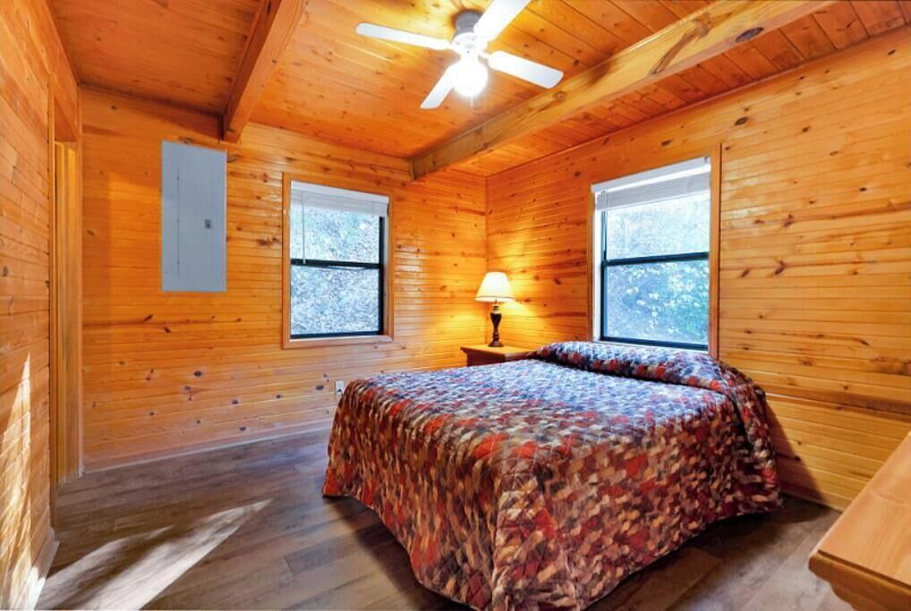 Photo of Bedroom in Byrdstown