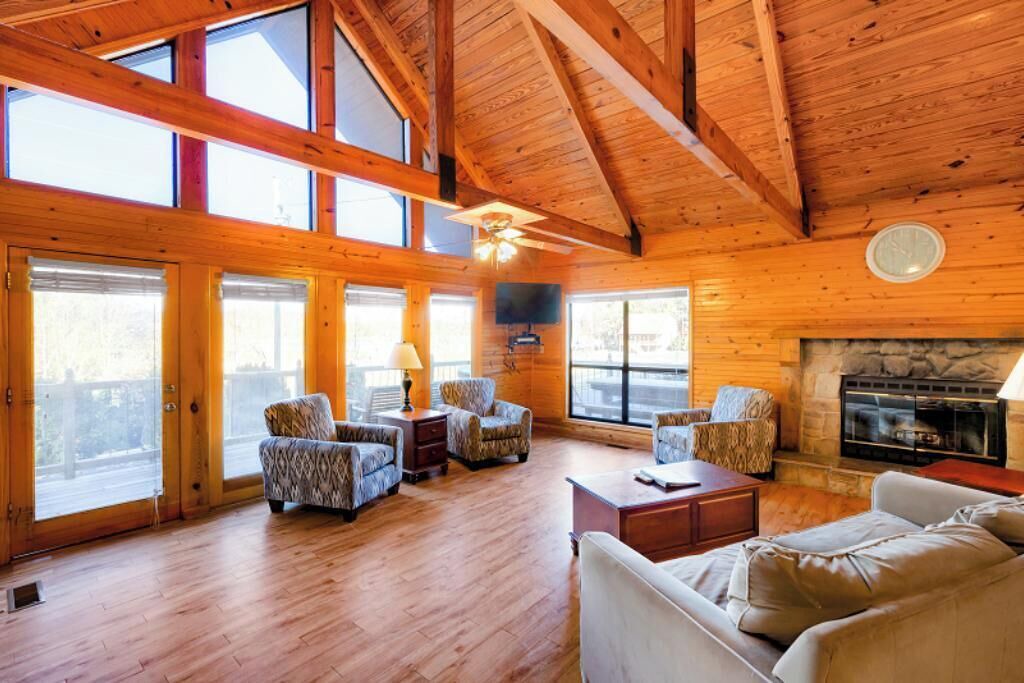 Photo of Livingroom in Byrdstown