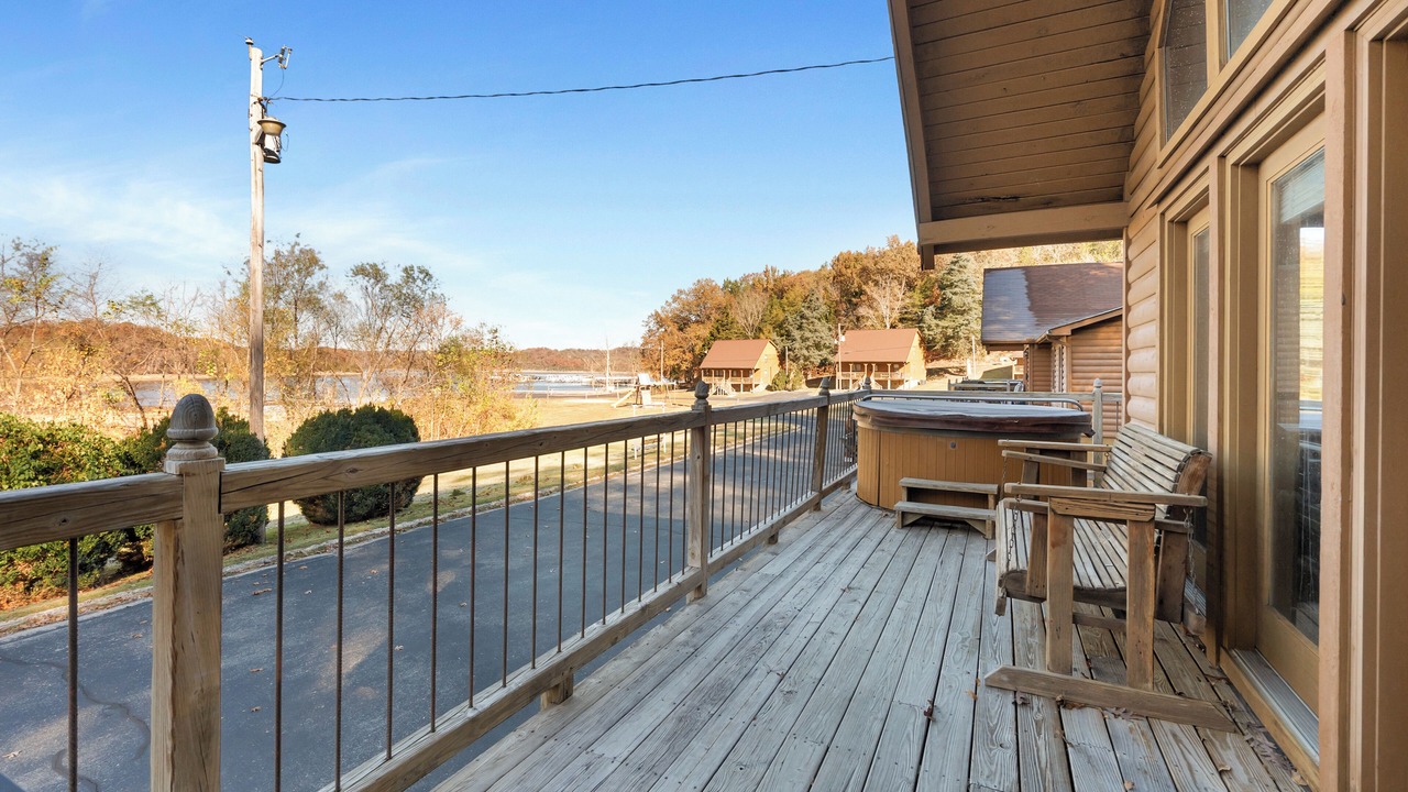 Photo of Patio Balcony in Byrdstown
