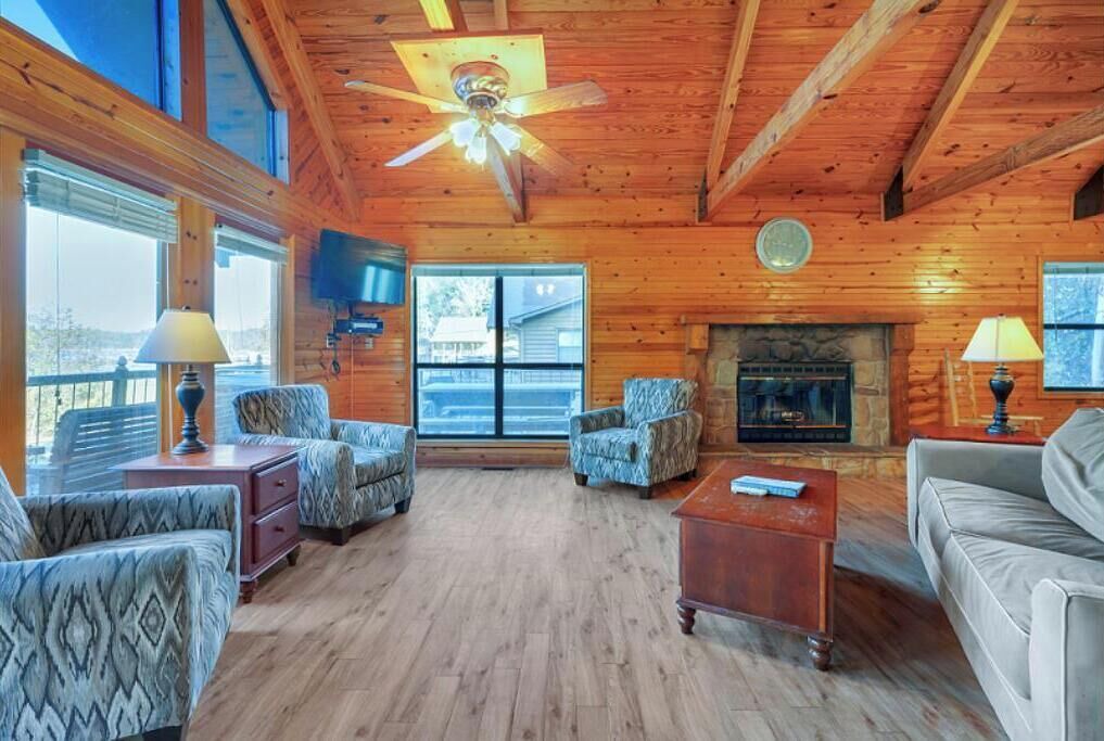Photo of Livingroom in Byrdstown