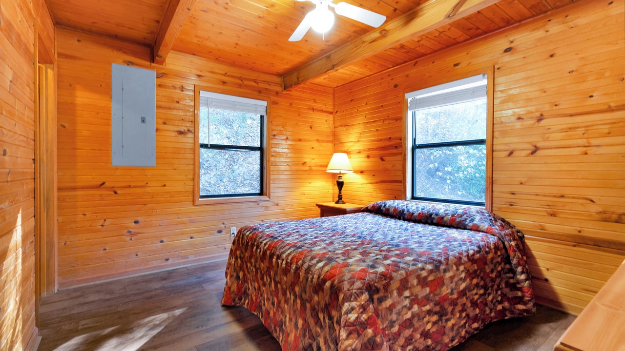 Photo of Bedroom in Byrdstown