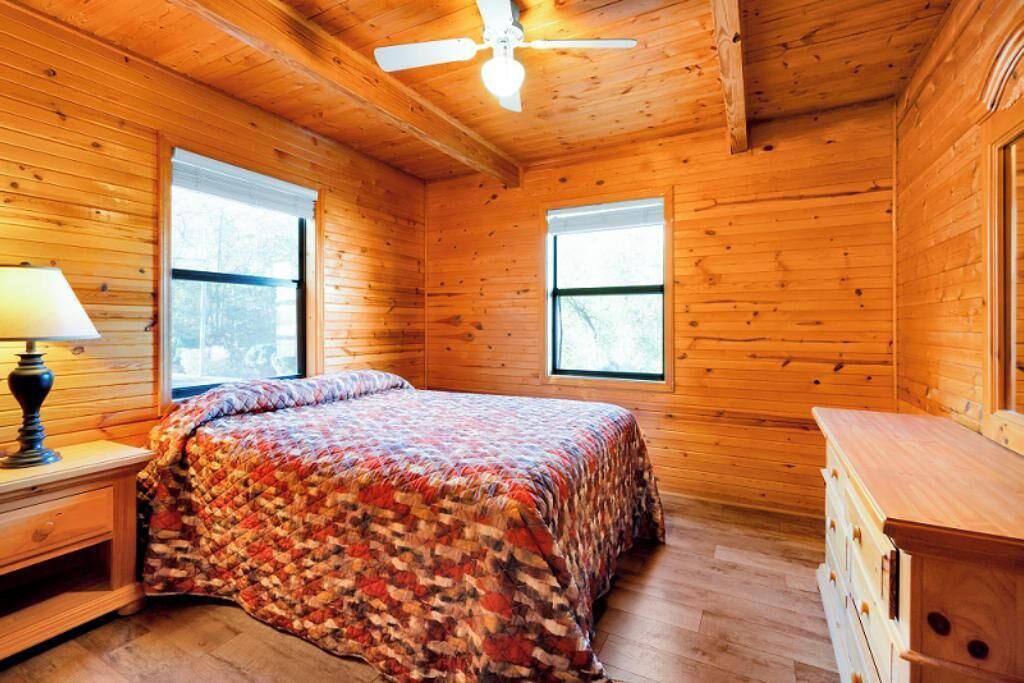 Photo of Bedroom in Byrdstown