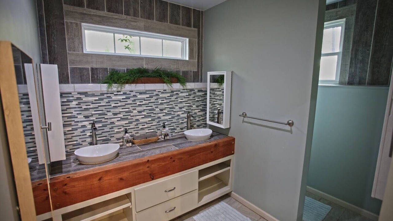 Photo of Bathroom in Sunset