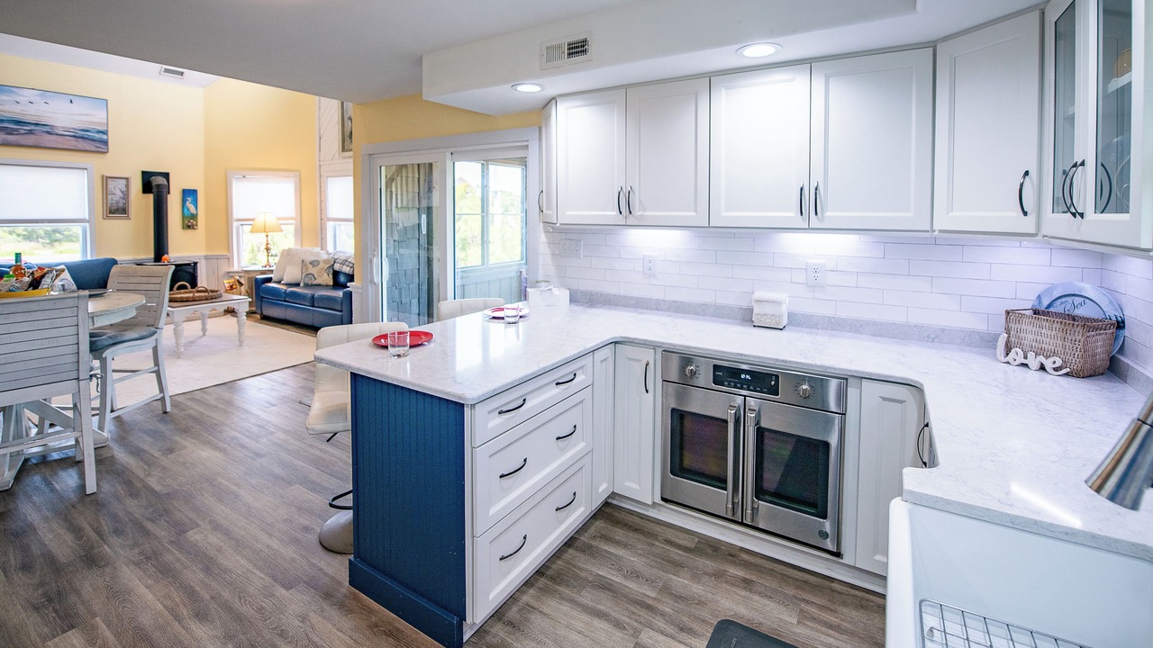 Photo of Kitchen in Wind Over Waves