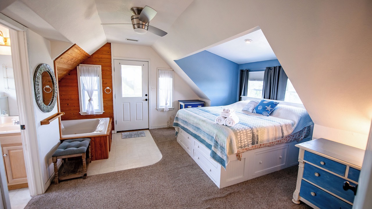 Photo of Bedroom in Wind Over Waves