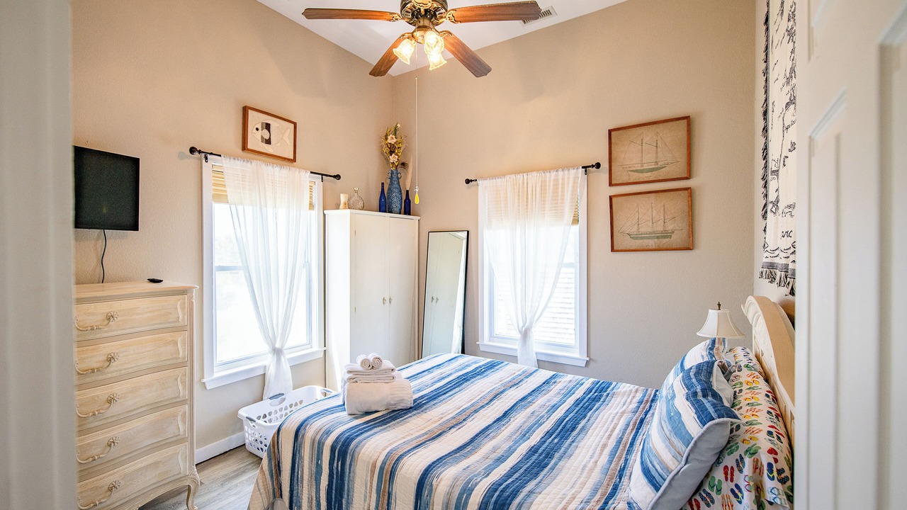 Photo of Bedroom in Wind Over Waves