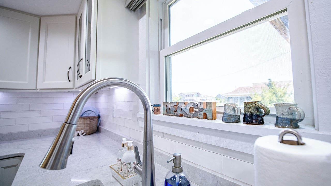 Photo of Bathroom in Wind Over Waves
