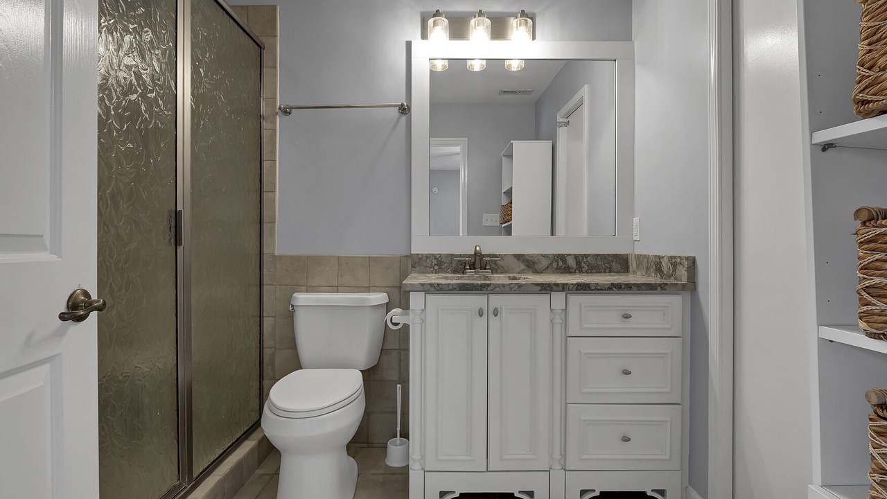 Photo of Bathroom in Airlie