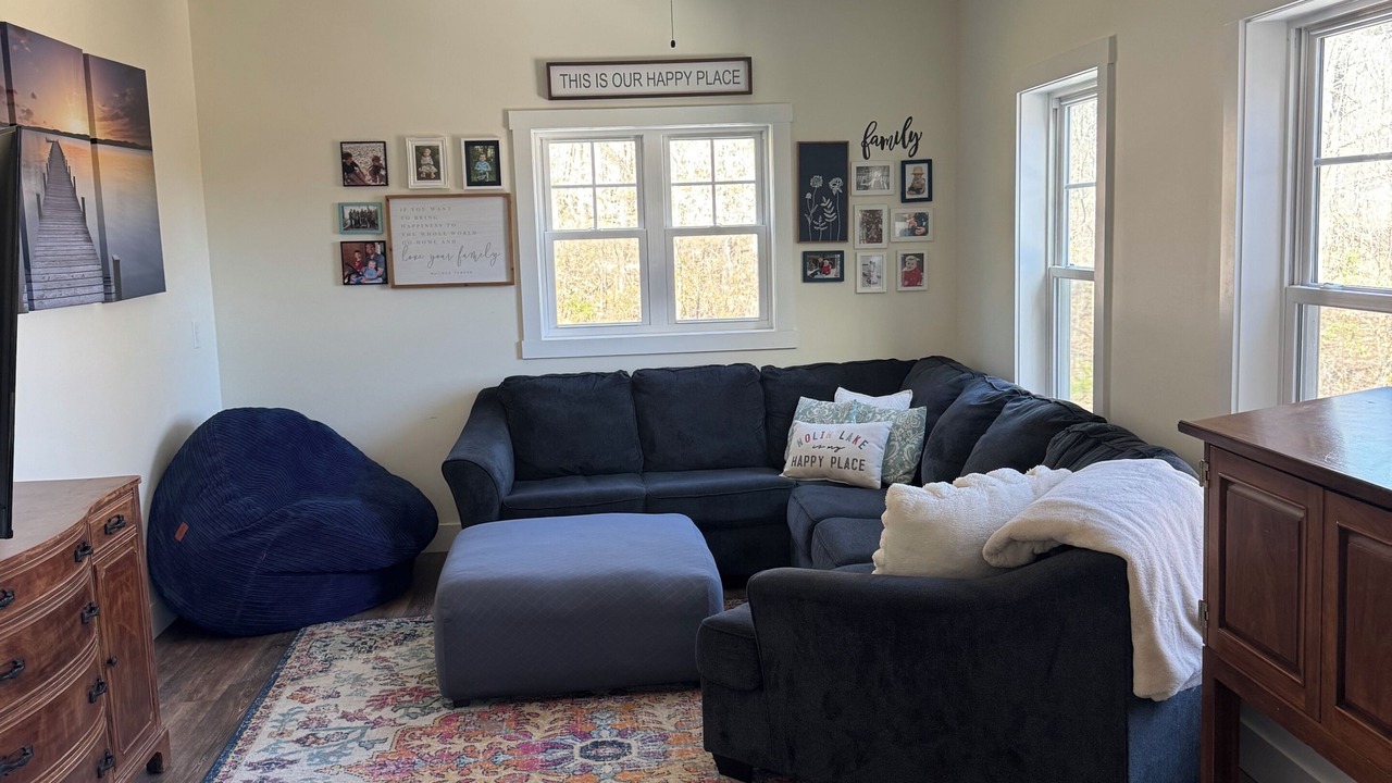 Photo of Livingroom in Cub Run