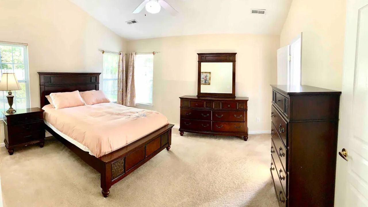Photo of Bedroom in Myrtle Grove