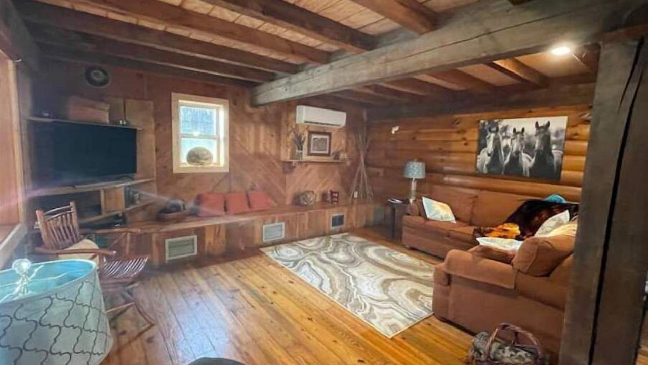 Photo of Livingroom in Jamestown
