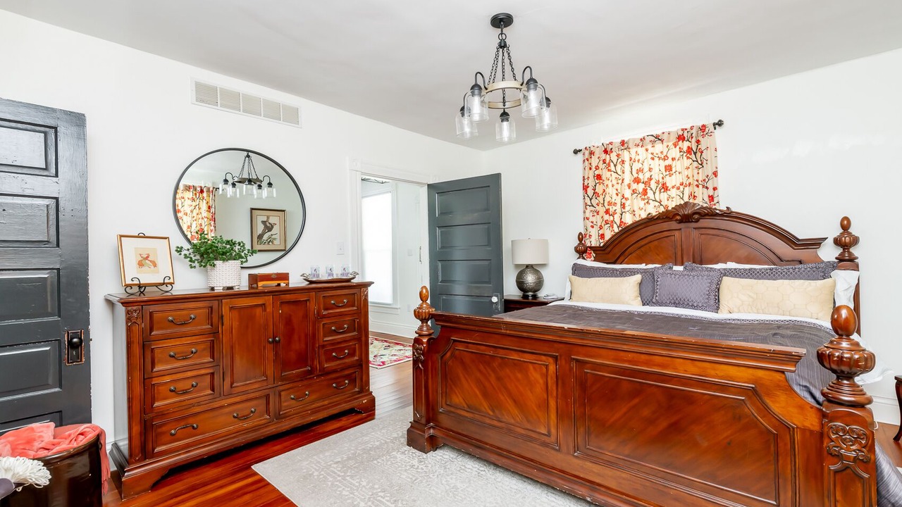 Photo of Bedroom in Lawrenceburg