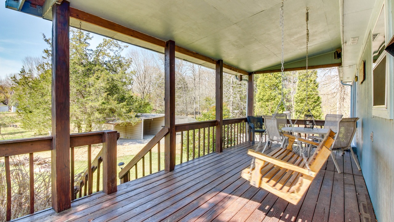 Photo of Patio Balcony in Byrdstown