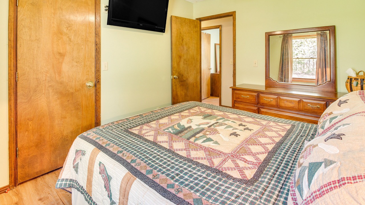 Photo of Bedroom in Byrdstown