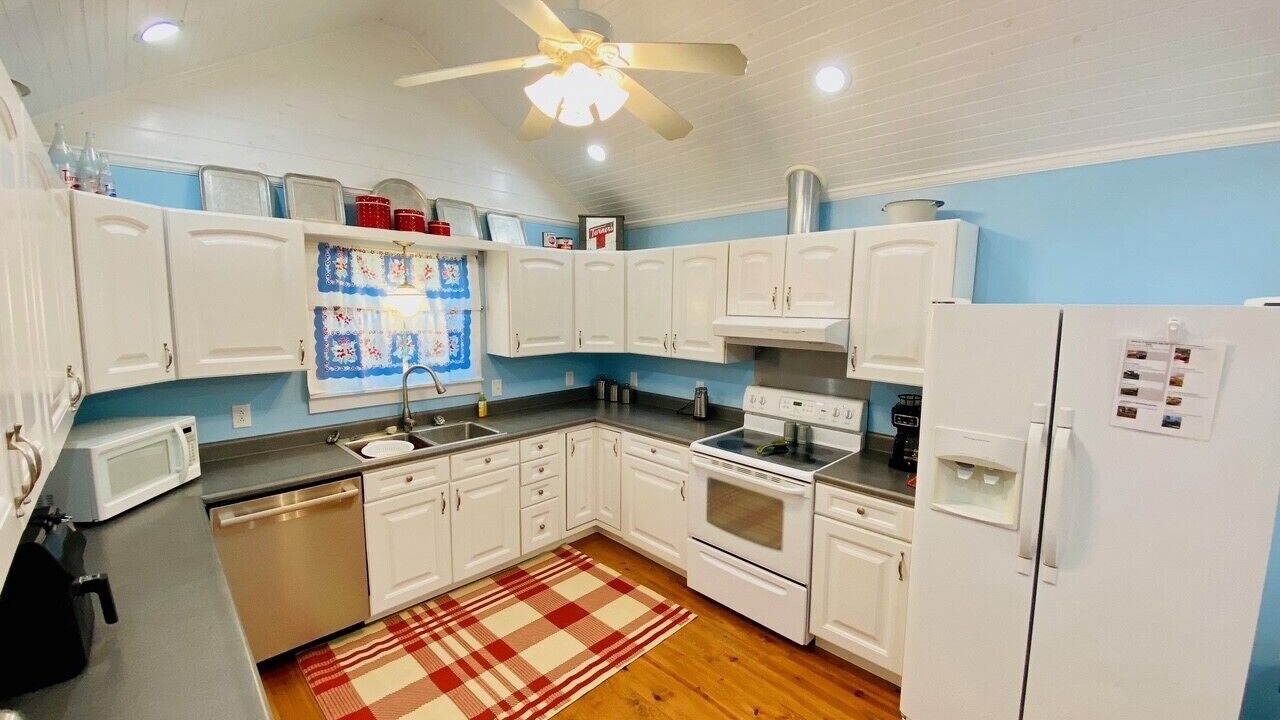 Photo of Kitchen in Chaplin