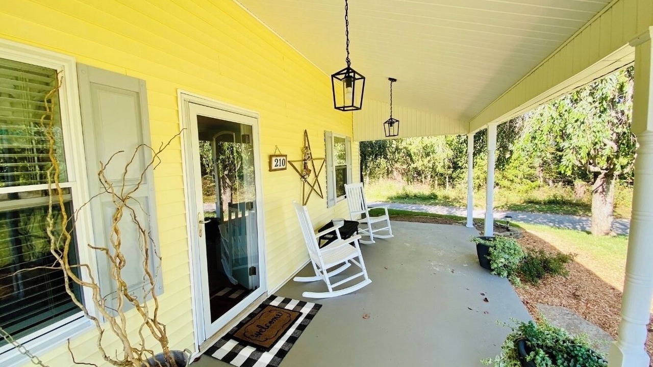 Photo of Patio Balcony in Chaplin