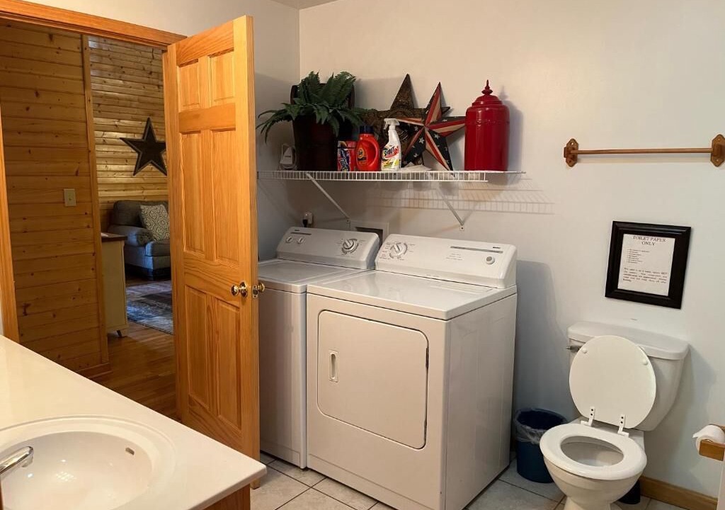 Photo of Bathroom in Byrdstown