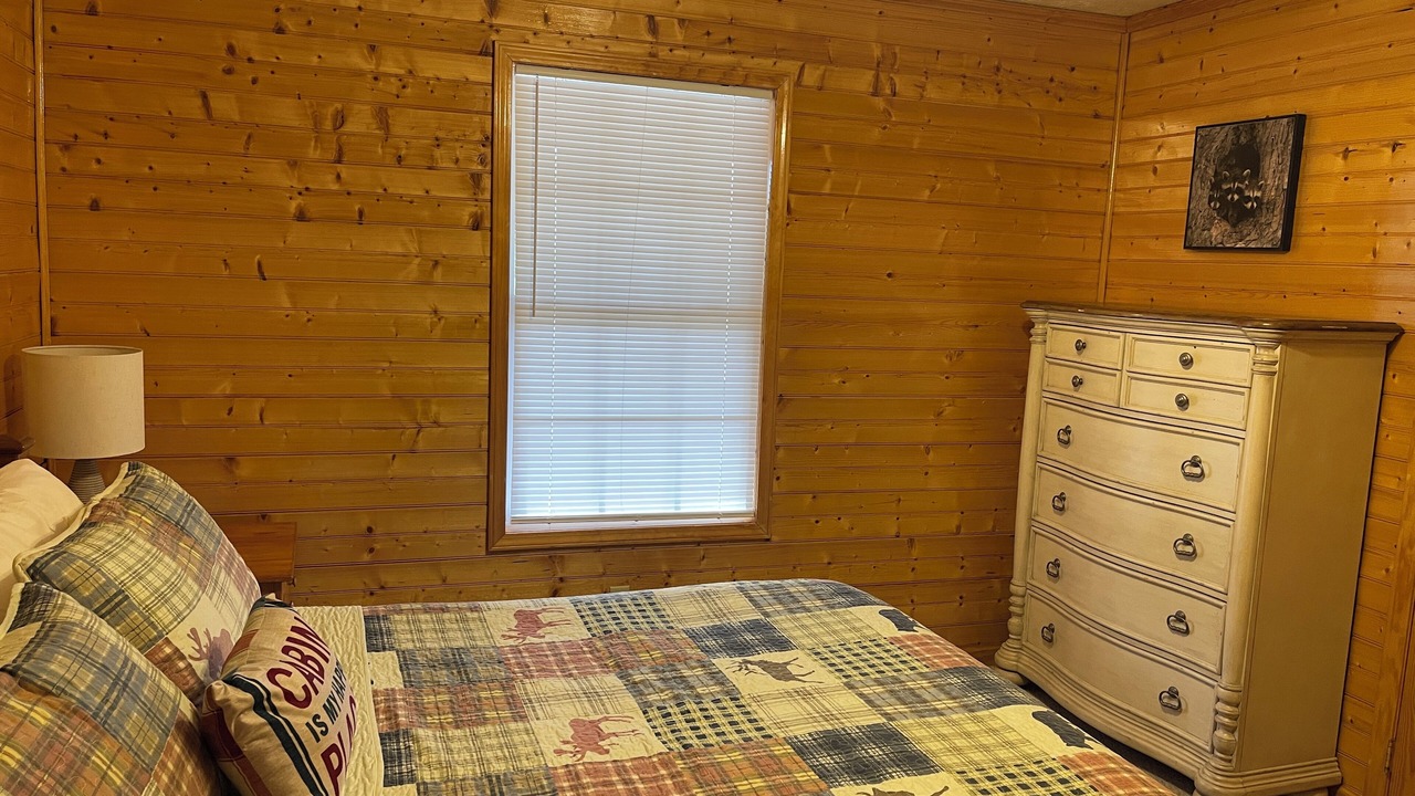Photo of Bedroom in Byrdstown
