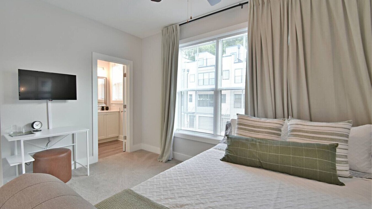 Photo of Bedroom in Knoxville