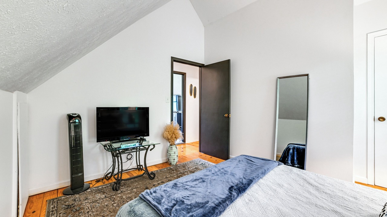 Photo of Bedroom in Benton